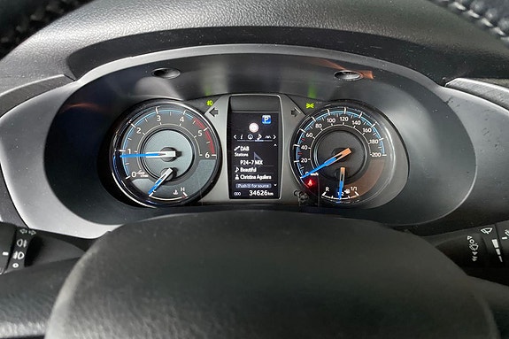 Toyota HiLux 16 of 23