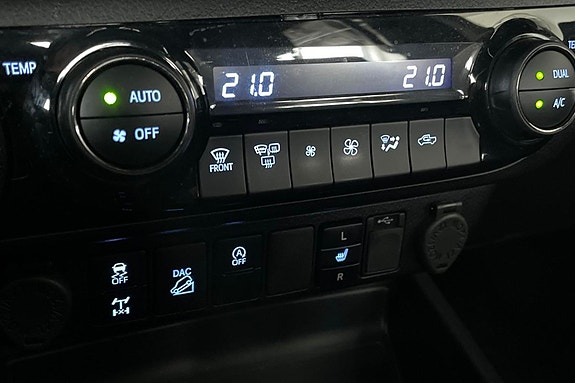 Toyota HiLux 19 of 23