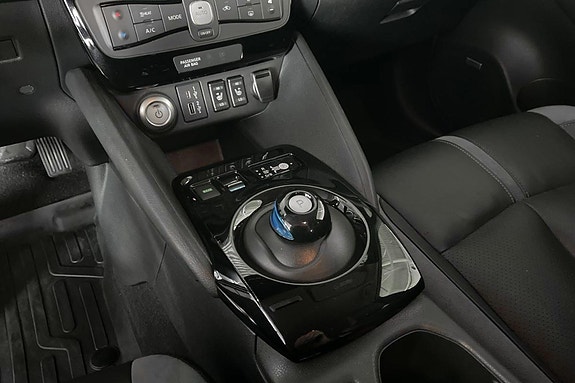 Nissan Leaf 16 of 23