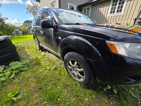 Mitsubishi Outlander 2 of 10