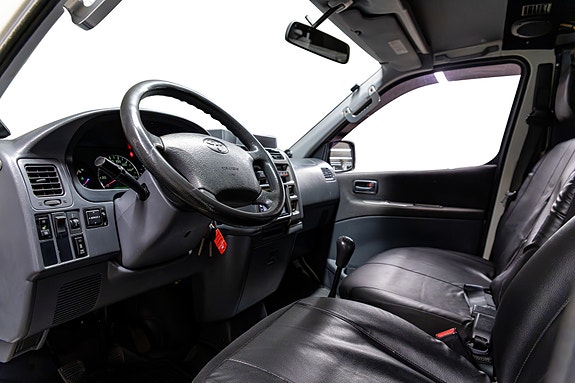 Toyota HiAce 17 of 25