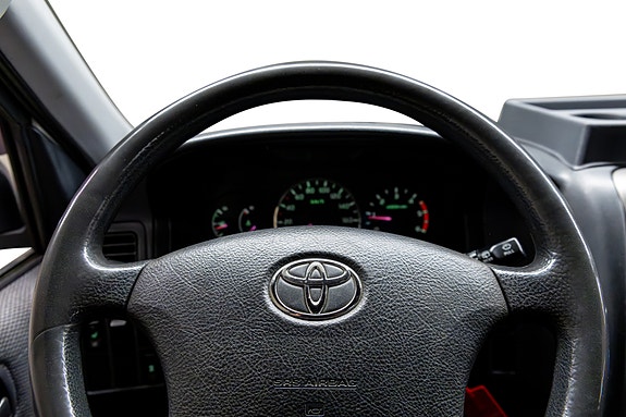 Toyota HiAce 25 of 25