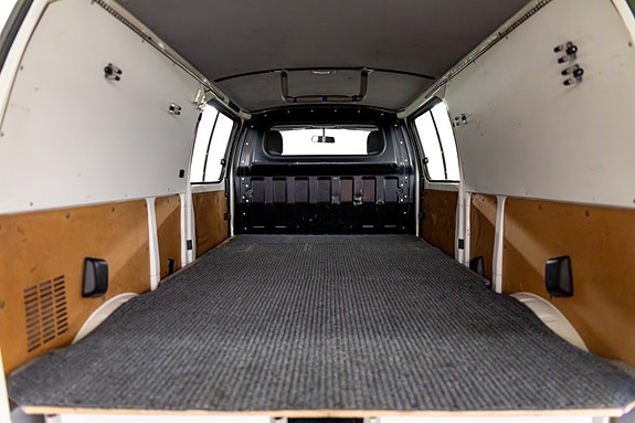 Toyota HiAce 13 of 25