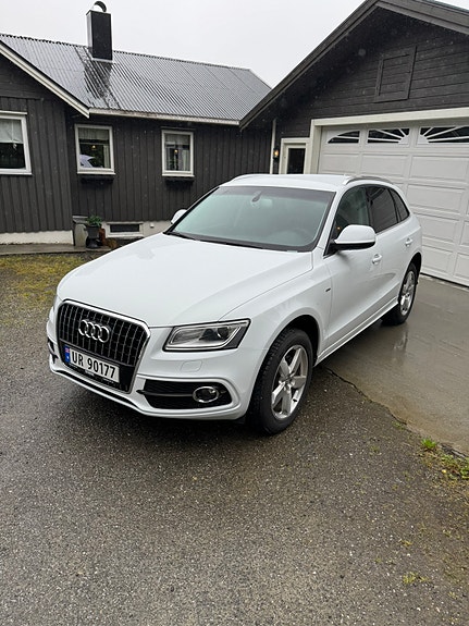 Audi Q5 2 of 12