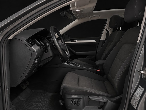 Volkswagen Passat 12 of 29