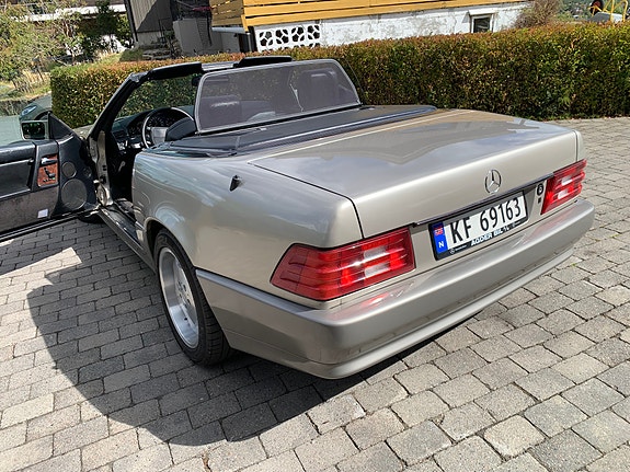 Mercedes-Benz SL300 4 of 20