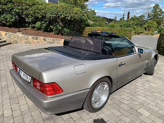 Mercedes-Benz SL300 2 of 20