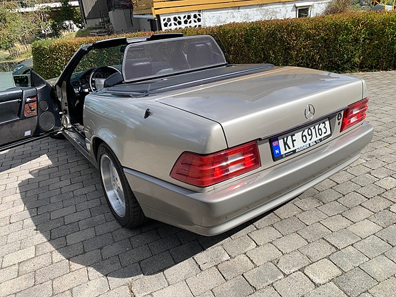 Mercedes-Benz SL300 3 of 20