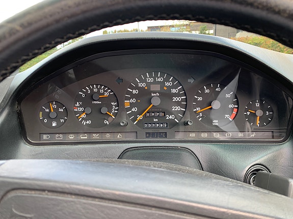 Mercedes-Benz SL300 8 of 20