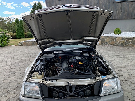 Mercedes-Benz SL300 17 of 20