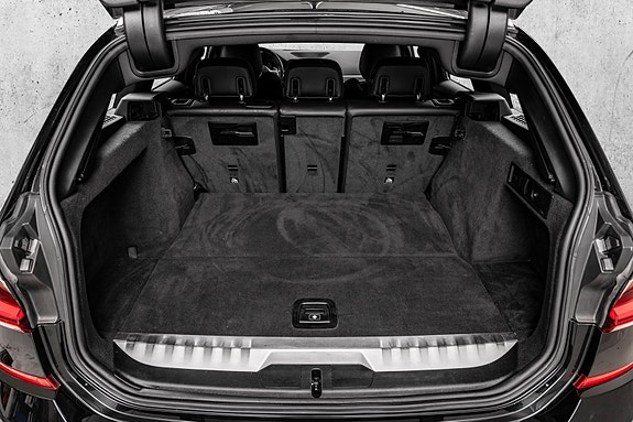 BMW 330e 26 of 29