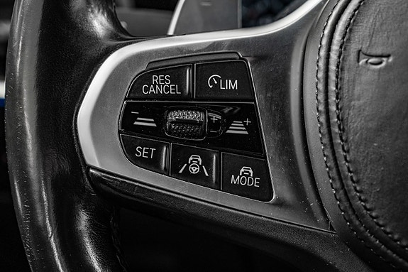 BMW 330e 18 of 29