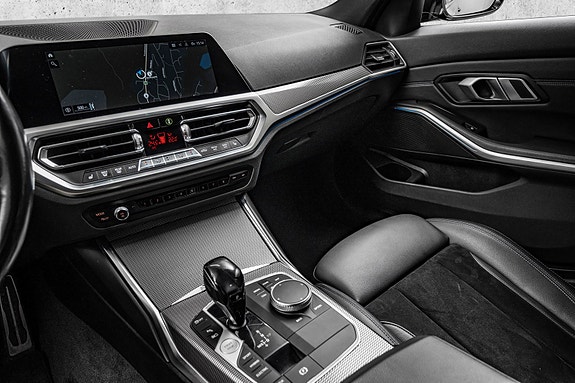 BMW 330e 20 of 29