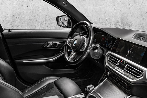 BMW 330e 16 of 29