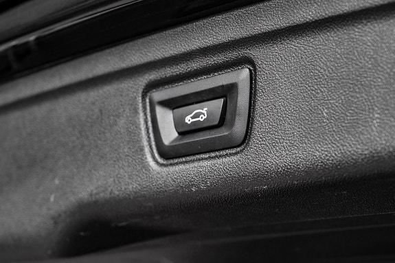 BMW 330e 28 of 29