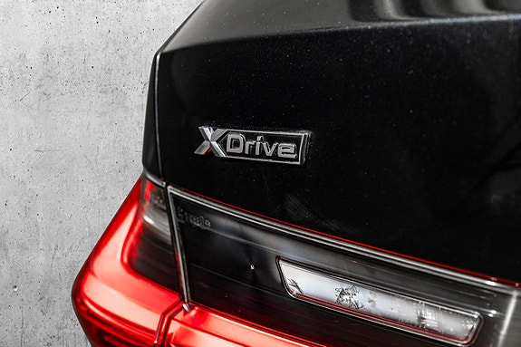 BMW 330e 10 of 29
