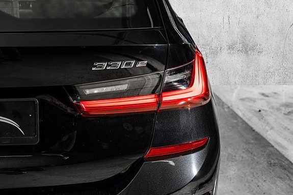 BMW 330e 8 of 29