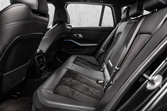 BMW 330e 14 of 29