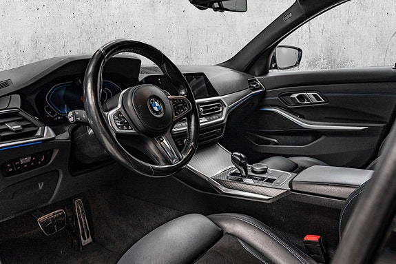 BMW 330e 12 of 29