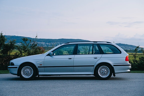 BMW 520i 5 of 30