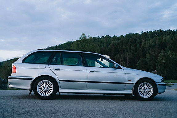 BMW 520i 3 of 30