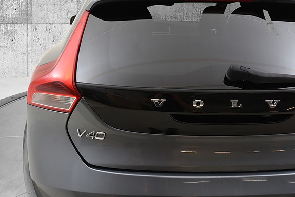 Volvo V40 8 of 27