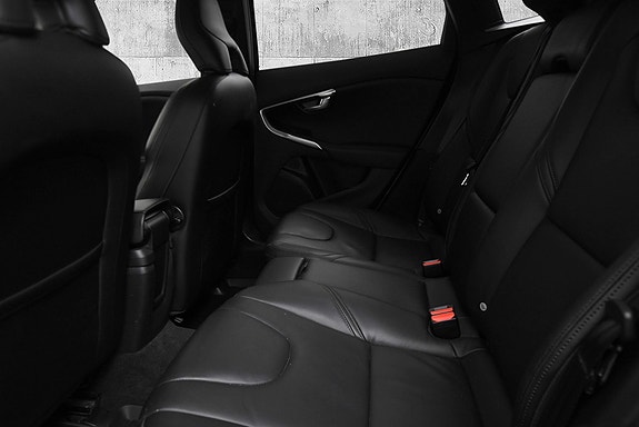 Volvo V40 25 of 27