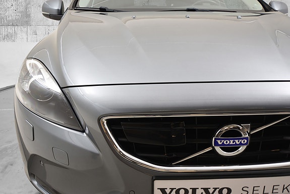 Volvo V40 4 of 27