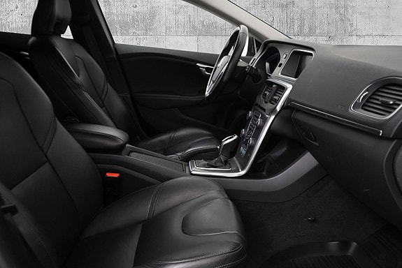 Volvo V40 24 of 27