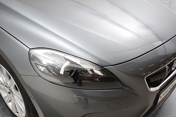 Volvo V40 3 of 27