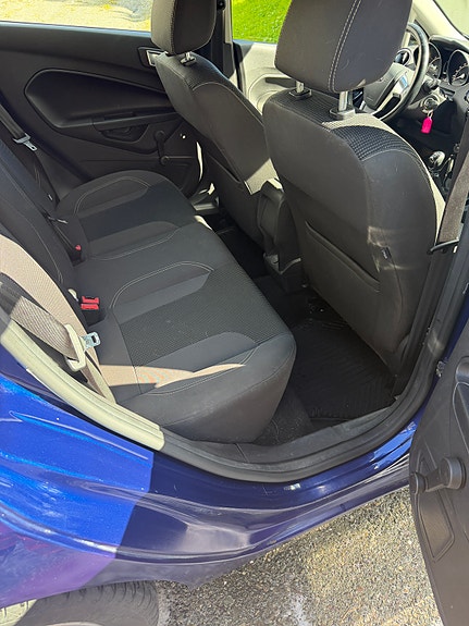 Ford Fiesta 4 of 7