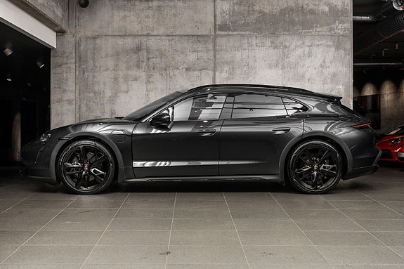 Porsche Taycan Cross Turismo 2 of 30