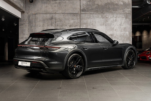 Porsche Taycan Cross Turismo 3 of 30