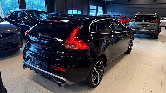 Volvo V40 3 of 16