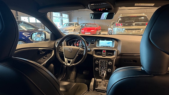 Volvo V40 7 of 16