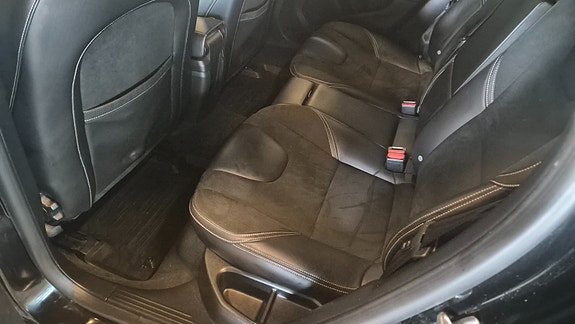 Volvo V40 14 of 16