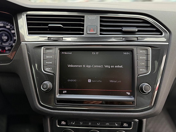 Volkswagen Tiguan 16 of 30