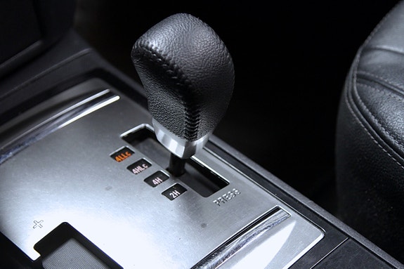Mitsubishi Pajero 18 of 23