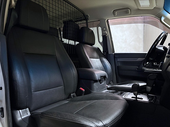 Mitsubishi Pajero 10 of 23