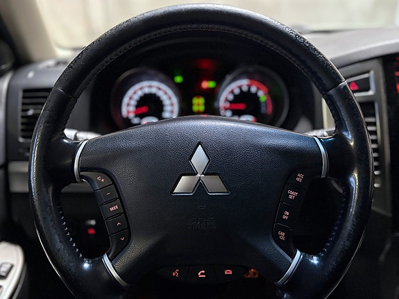 Mitsubishi Pajero 20 of 23