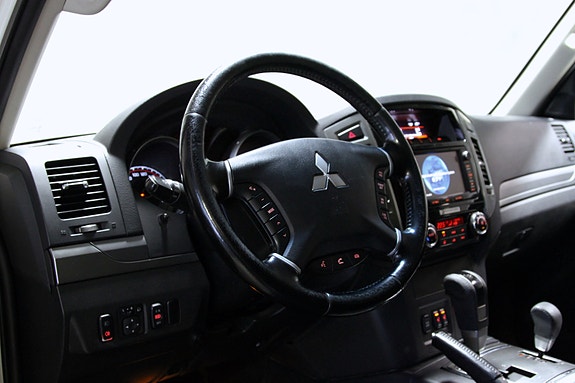Mitsubishi Pajero 21 of 23