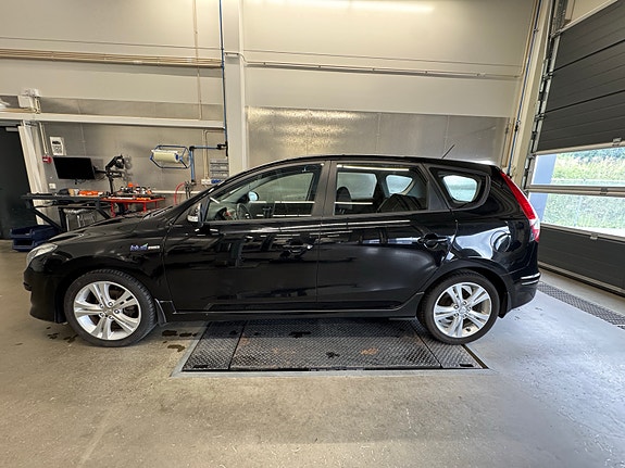 Hyundai i30 3 of 10