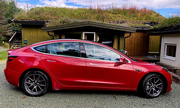 Tesla Model 3 2 of 8