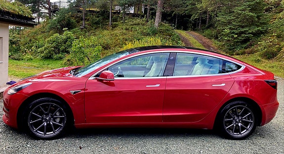 Tesla Model 3 3 of 8