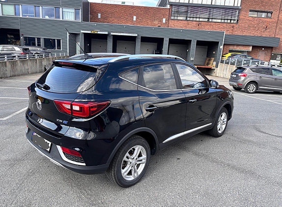 MG ZS EV 2 of 5