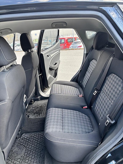 MG ZS EV 4 of 5