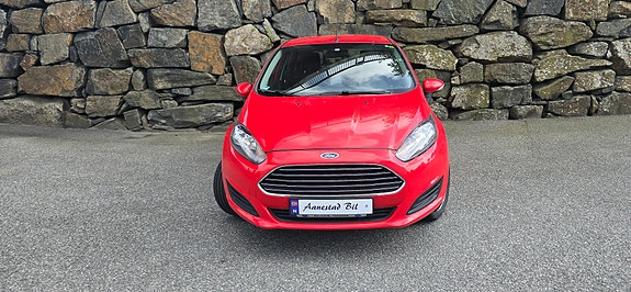 Ford Fiesta 2 of 18