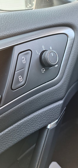 Volkswagen e-Golf VII 19 of 25