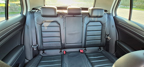 Volkswagen e-Golf VII 14 of 25