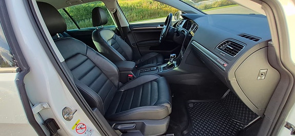 Volkswagen e-Golf VII 13 of 25